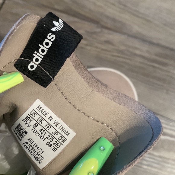 "Adidas Women's Tennis Shoes Size 10.5 - Athletic Sneakers for Court Play" - Picture 7 of 10